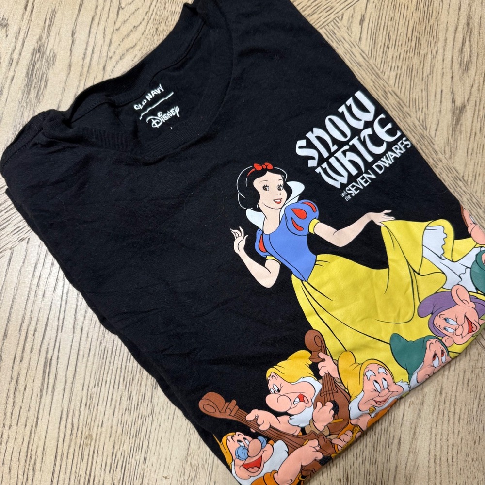 Old Navy Size Large Black Disney Snow White and the Seven Dwarfs Graphic T Shirt